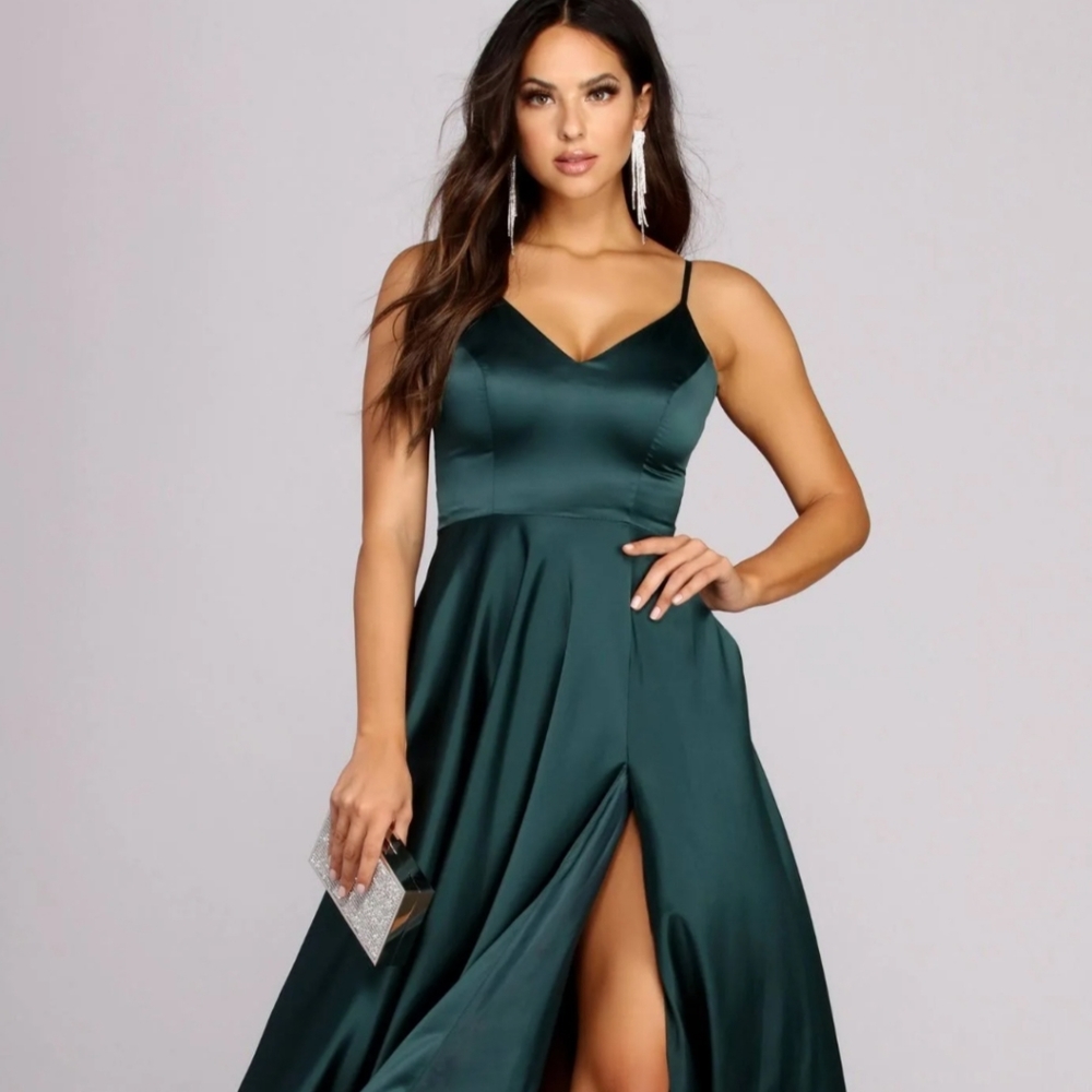 Satin gown with POCKETS!!!